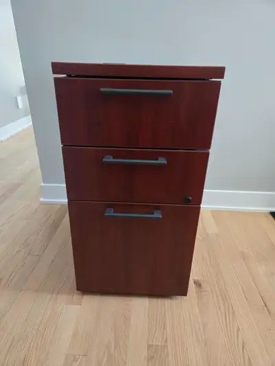 Bureau à 3 tiroirs, View more