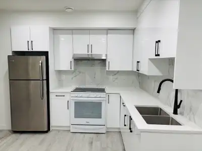 Features: • A newly constructed Legal basement suite featuring 1 bedroom with a walk-in closet and 1...