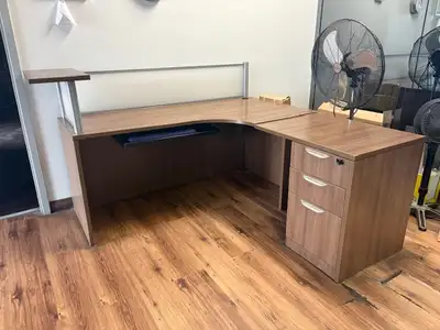 Bureau en L de réception à vendre, View more