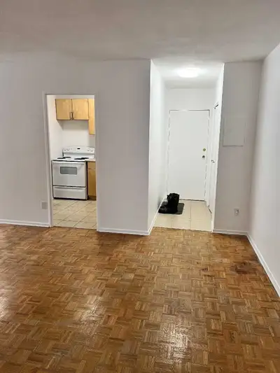 One Bedroom Apartment with Balcony available for Rent immediately in Town Bracebridge for $1950 ever...