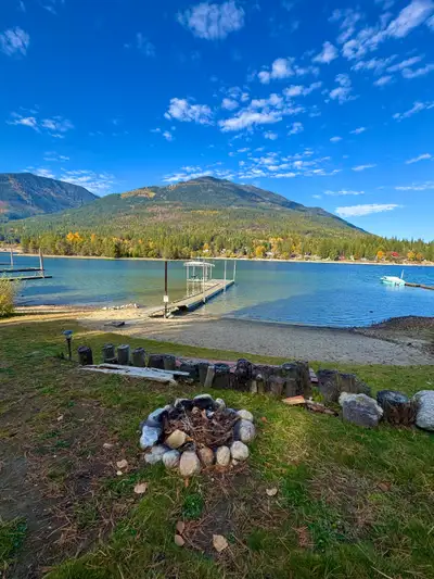 6-9 month Pet Friendly Kootenay Lake Cottage, View more