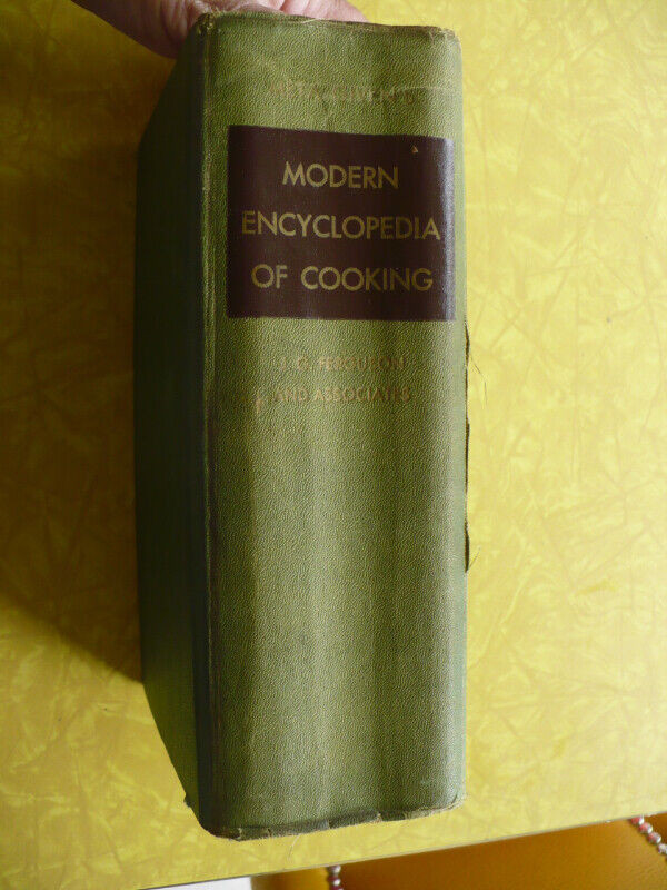 MODERN ENCYCLOPEDIA OF COOKING ( META GIVENS ) VINTAGE 1952 dans Manuels  à Longueuil/Rive Sud - Image 4