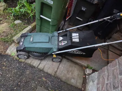 This is a Yardworks 14-inch, 9-amp corded electric lawn mower. I am selling this reliable unit, whic...