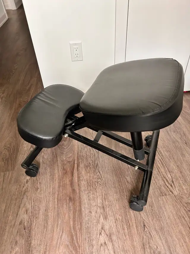 Ergonomic Kneeling Chair in Chairs & Recliners in Markham / York Region - Image 6