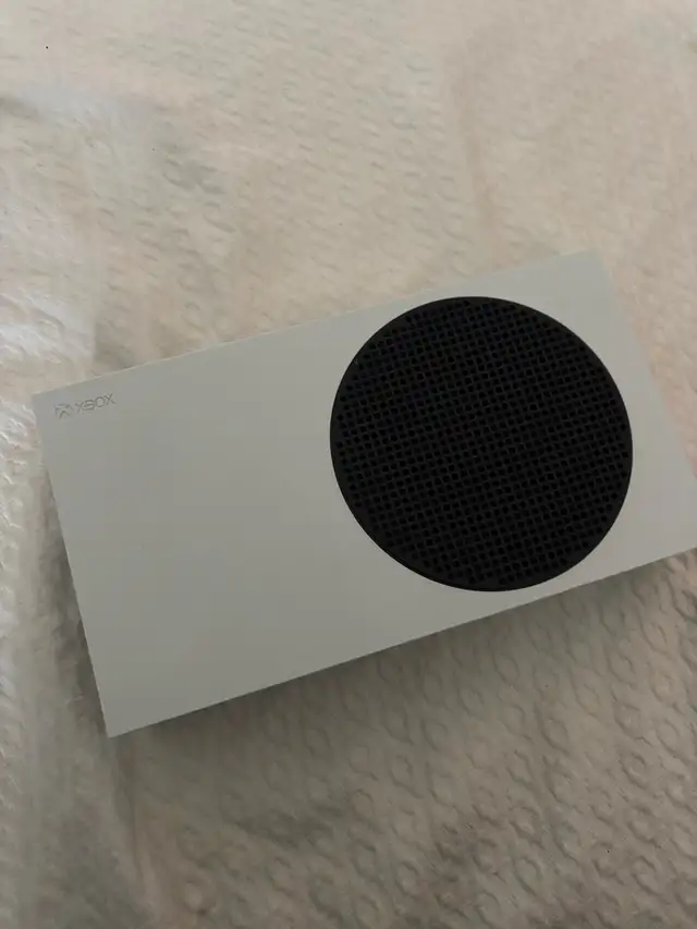 xbox series s in Xbox Series X & S in Laval / North Shore - Image 4
