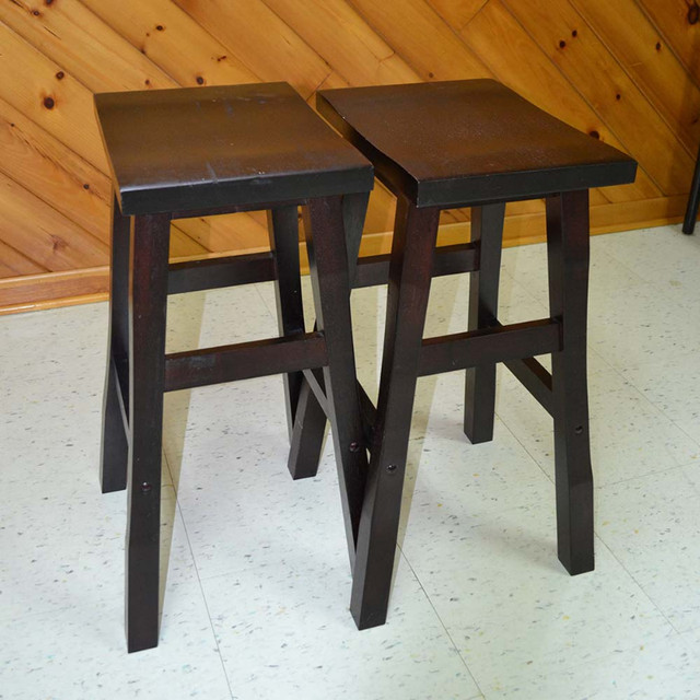 Tabouret de comptoir en bois massif dans Mobilier de salle à manger et cuisine  à Longueuil/Rive Sud - Image 4