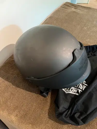 Harley Davison helmet with visor XL If the ad is up, it is available Casque de moto Harley-Davidson...