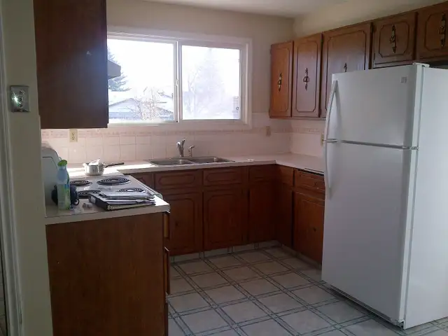 3 bedroom main level in Whitehorn