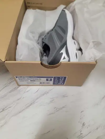 Mizuno Wave lightning z6, View more