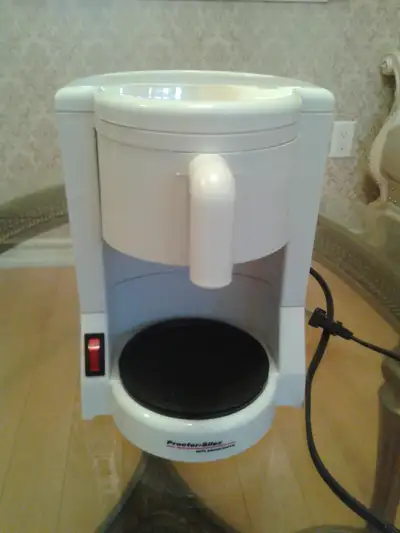 Proctor Silex Coffee Maker, Rarely be Used, Like New. White, View more