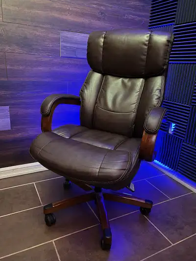 La-Z-Boy Big and Tall Executive Office Chair (Like New), View more