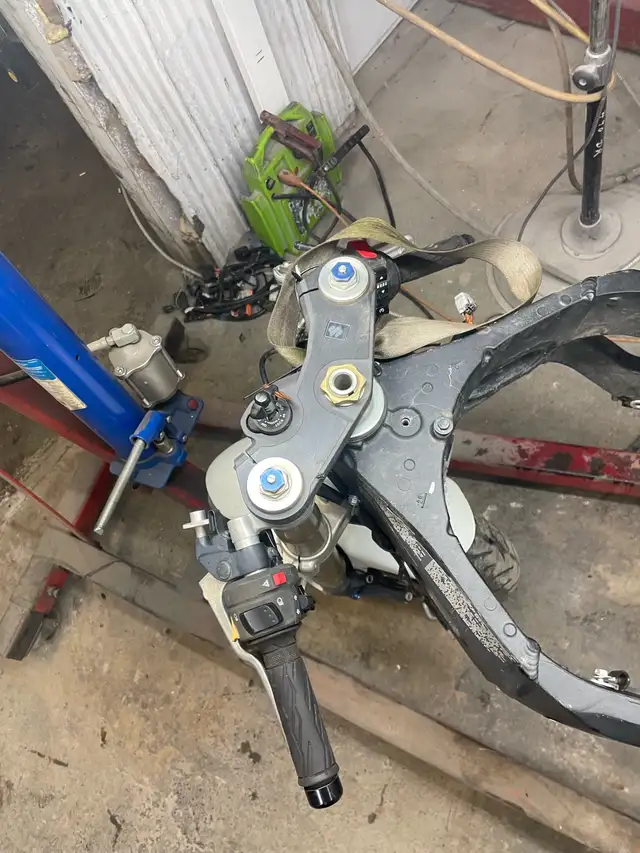 Suzuki gsxr 600/750 parts in Motorcycle Parts & Accessories in London - Image 10