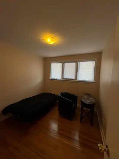 I have private room for rent in 3 bedroom house in Oakville near lakeshore and third line available...