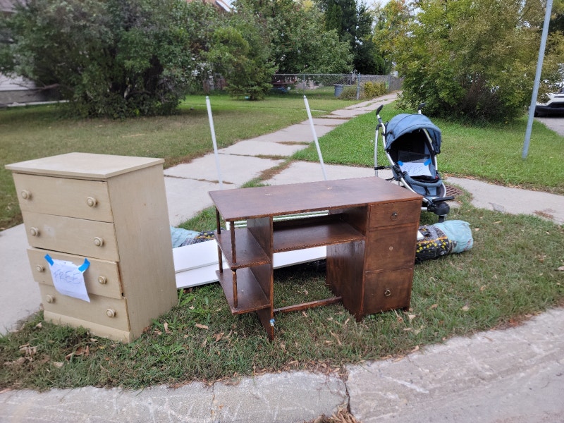 Free furniture, wool rug and stroller Free Stuff Winnipeg Kijiji