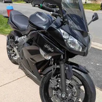 Reliable and well maintained. Never dropped. Garage kept. Regular maintenance, Oil changed each seas...