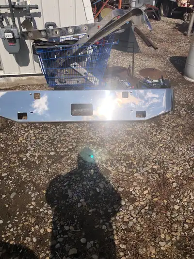 2022 western star 49X bumper will fit other models. It’s a takeoff so it’s like new. $600 cash. Phon...
