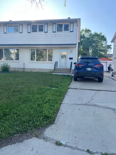 House for Rent – Move‑In Ready! Spacious 3‑bedroom, 1.5‑bath home with a modern kitchen, bright livi...
