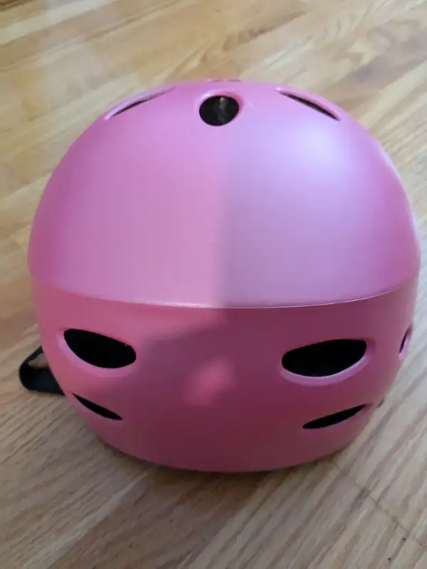 Razor Youth Helmet – Size Medium in Other in Markham / York Region - Image 5