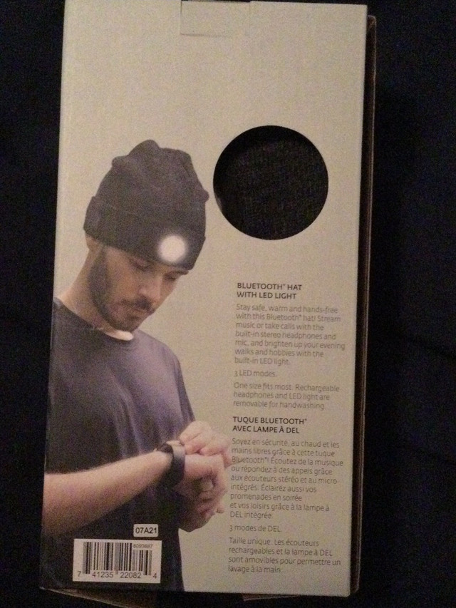 Bluetooth hat with light in Other in Ottawa