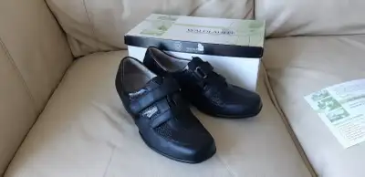 Women's Leather Shoes. Brand new. Size 8., View more
