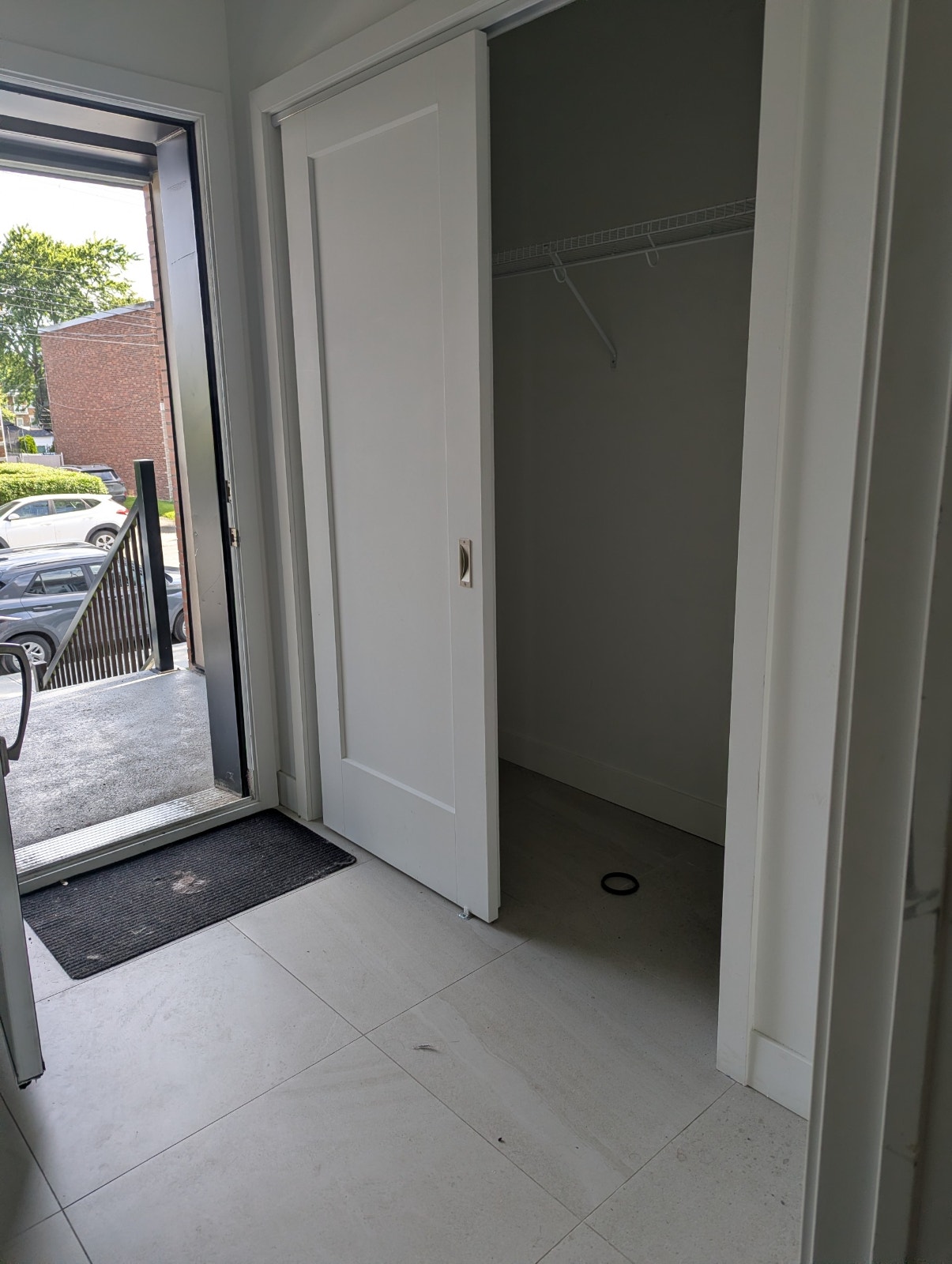 LUXUEUX 4 1/2 À LOUER À MONTRÉAL — photo 2