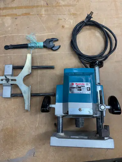 Vintage Japanese-made Makita 3600B router. 1/2” collet. Includes original edge guide, rods, and wren...