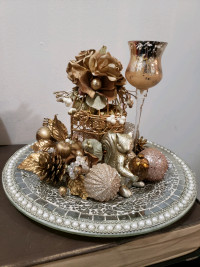 Gold Christmas centre piece with decorative plate, new 