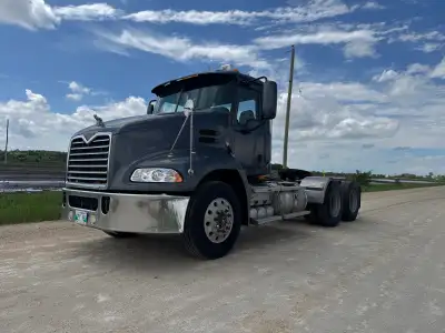 Mack MP7 engine, 10 speed eaton Ultrashift transmission without a clutch pedal, 12 front, 40 rear, t...