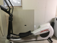 Commercial Life Fitness 5500HR Elliptical machine