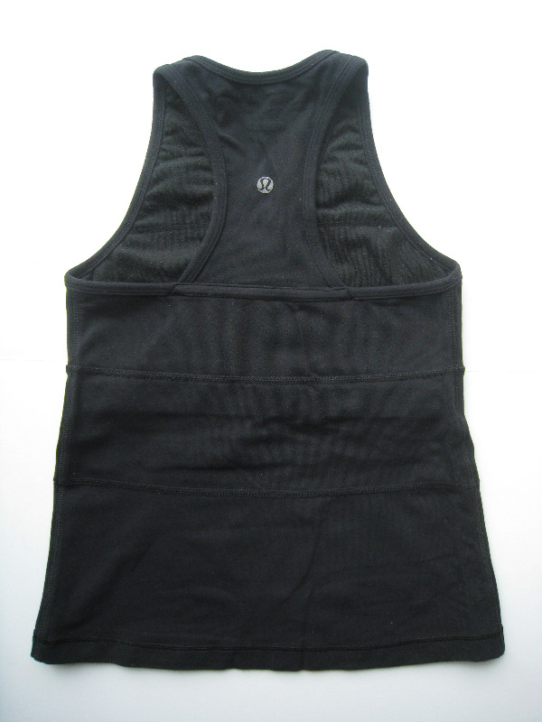Lululemon Black Racerback Tank Top Size 4 in Women's - Tops & Outerwear in Guelph - Image 2