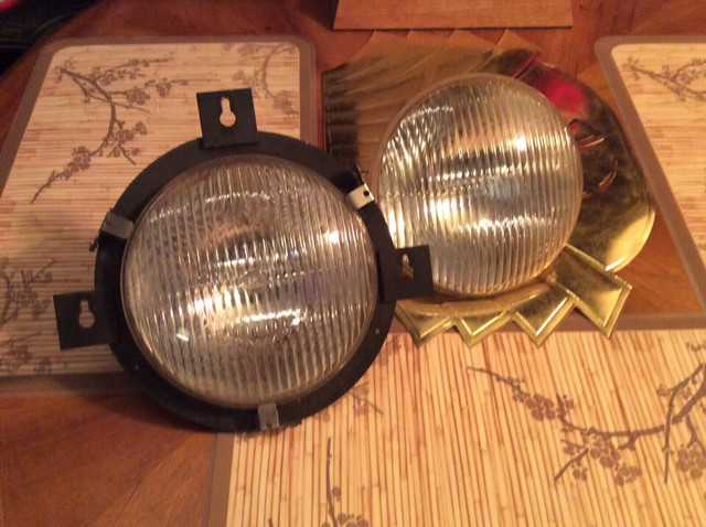 2 VINTAGE WESTINGHOUSE FLOODLIGHTS in Outdoor Lighting in Winnipeg - Image 2