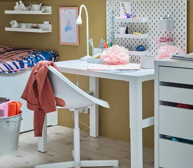 Kids desk chair in Chairs & Recliners in Oshawa / Durham Region - Image 5