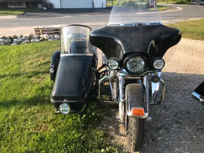 1996 FLHT with velorex sidecar .61000 km as is,needs rear tire.Never leave you dog at home again!