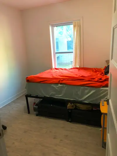 Chambre meublée à louer – Métro Frontenac – Disponible le 1er juillet Bonjour, Une chambre meublée s...