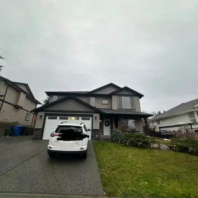 2 bedroom 1 bath suite. Heat&Hydro included.