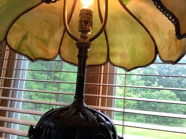 C1900 Gothic Vic 6 Panel Slag Glass Tiffany Style Cast Iron Base in Indoor Lighting & Fans in Belleville - Image 6