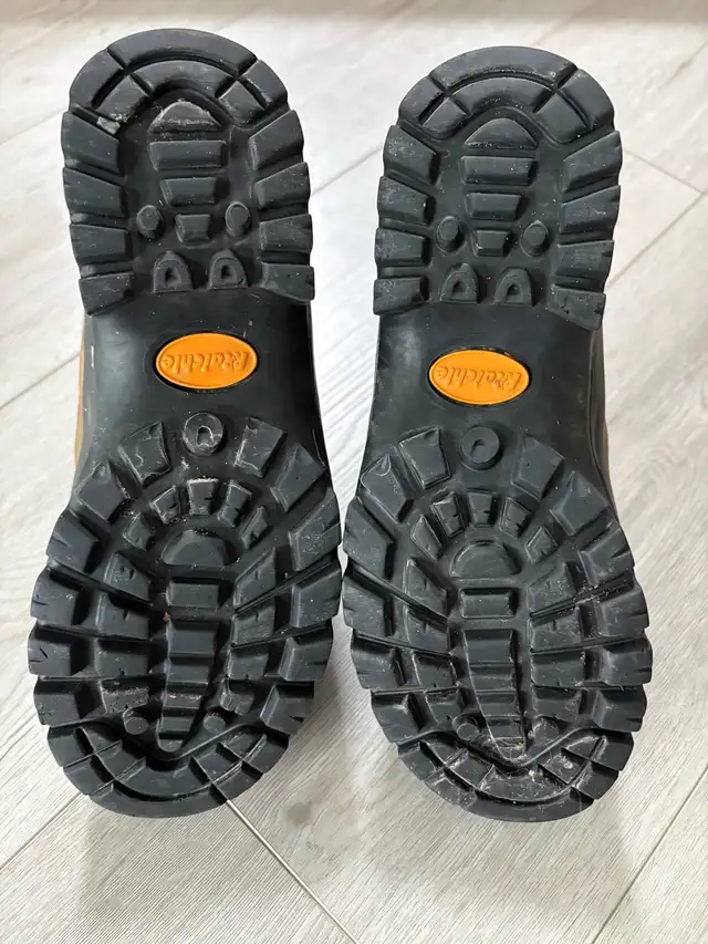 Women’s Raichle Hiking Boots in Women's - Shoes in Calgary - Image 4