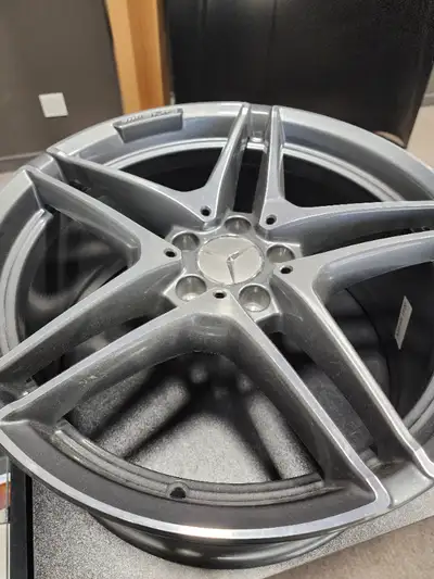 For sale here is a brand new genuine Mercedes Benz W205 / C-CLASS RIM // FITS ALL W205 C-CLASS MERCE...