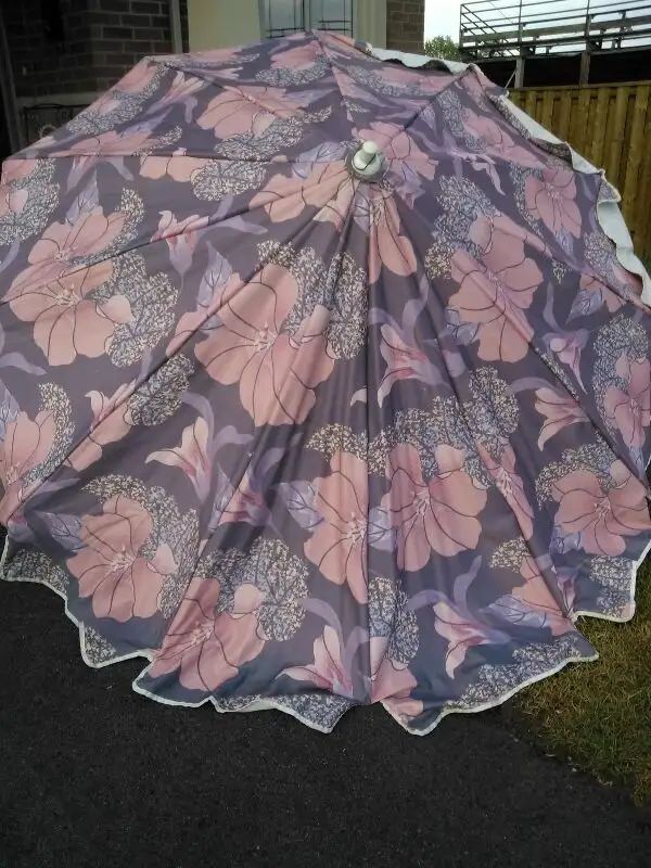 PATIO TABLE SET in Patio & Garden Furniture in Hamilton - Image 4