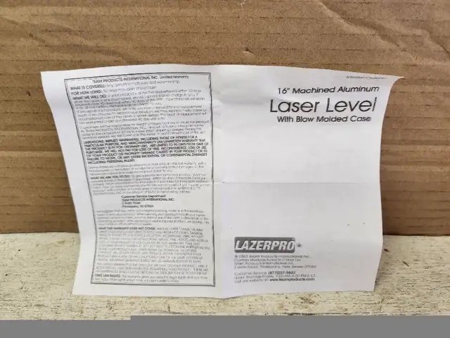 Laser level 16" with plastic case in Hand Tools in Belleville - Image 9