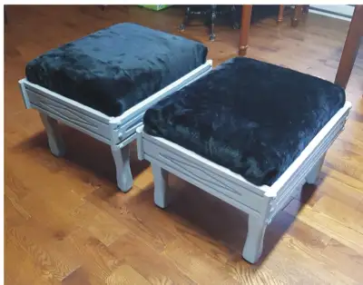 2 poufs appuis-pieds revalorisés Bois franc gris pâle et maréti, View more