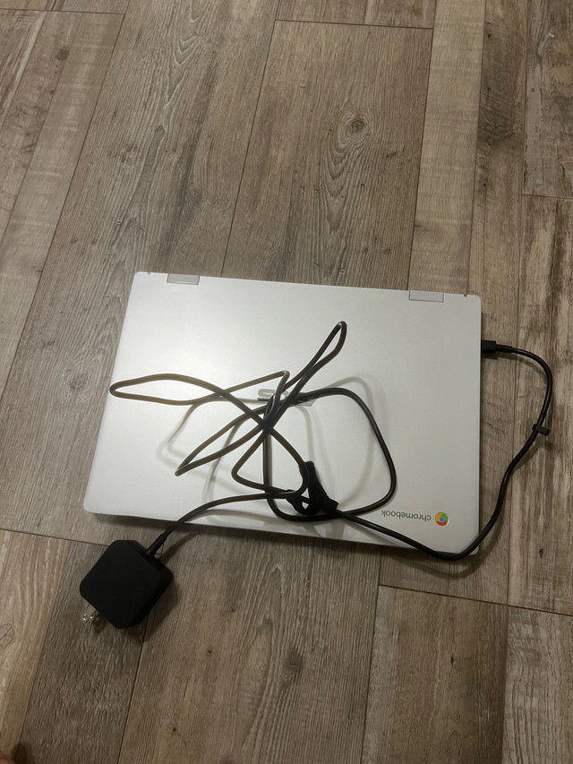 Asus Chromebook Laptop in Laptops in Sarnia - Image 4