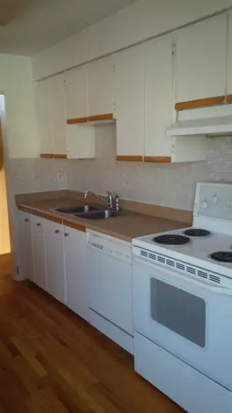 Comfortable townhouse for rent in Kanata. Two minutes to the 417 in Long Term Rentals in Ottawa - Image 14