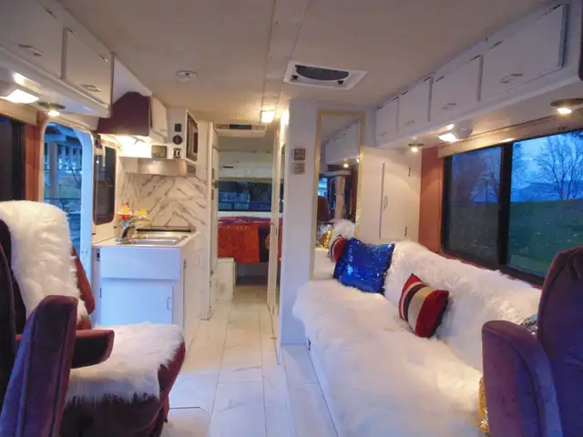 BETTER THAN CLASS B PLEASURE WAY, ROADTREK, CAMPER VAN RV, RARE! in RVs & Motorhomes in Vancouver - Image 2