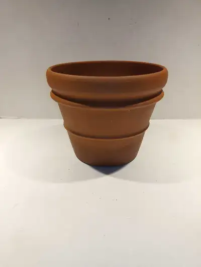 Petits pots en terre cuite avec soucoupe / Small terracotta pots, View more