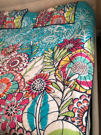 Pottery Barn Teen Floral Comforter with Sheets