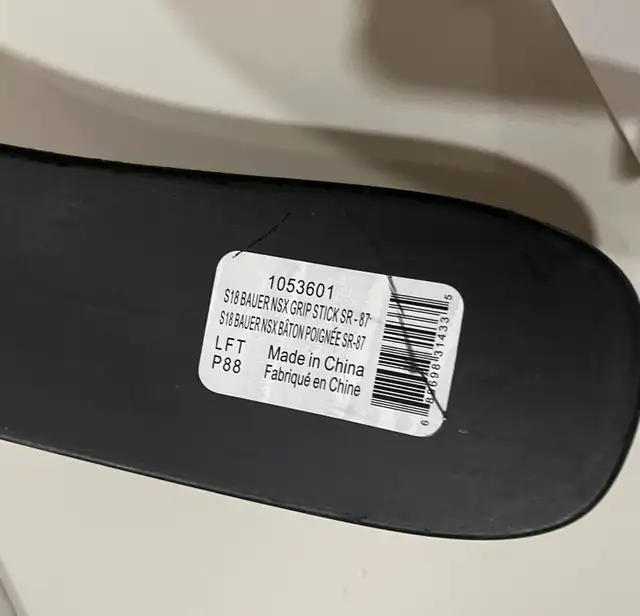 Bauer NSX GRIPTAC Hockey Stick  SR 87 Flex. Exc Condition in Hockey in Winnipeg - Image 8