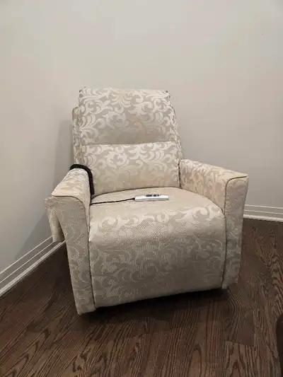 Recliner / lift chair, very good condition, removable back, from smoke and pet free home. Delivery o...