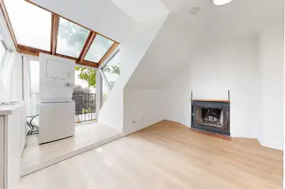 The Beaches 1 Bed for rent. TOP FLOOR! inc Parking,Heat & Water!
