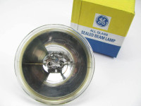 **LIQUIDATION** Sealed Beam #4537 13V 100W PAR46 Aircraft